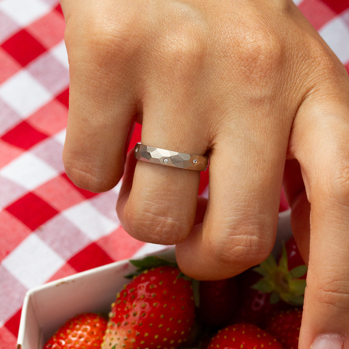 Pièce unique - Alliance Nisma empierrée - ruban luxe 4 mm