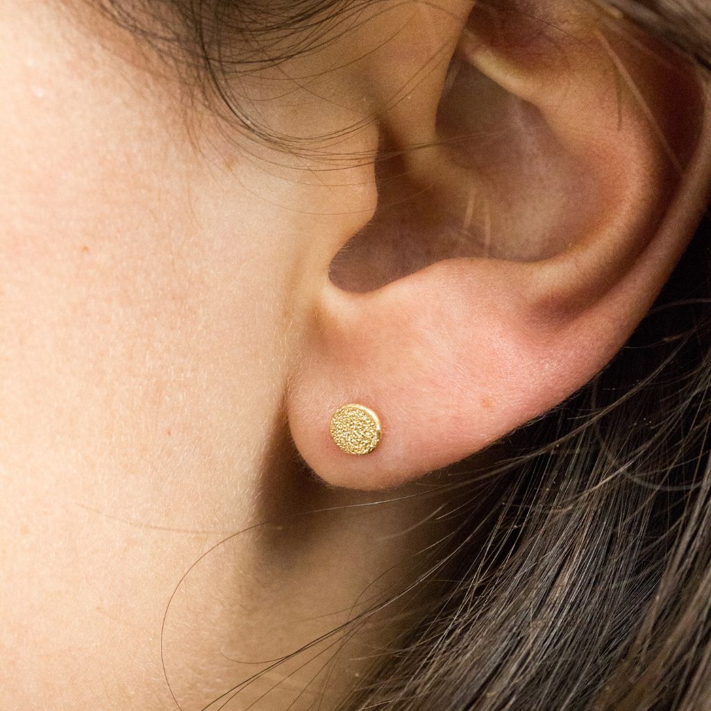 Puces d'oreille en or 18 carats Fairmined.