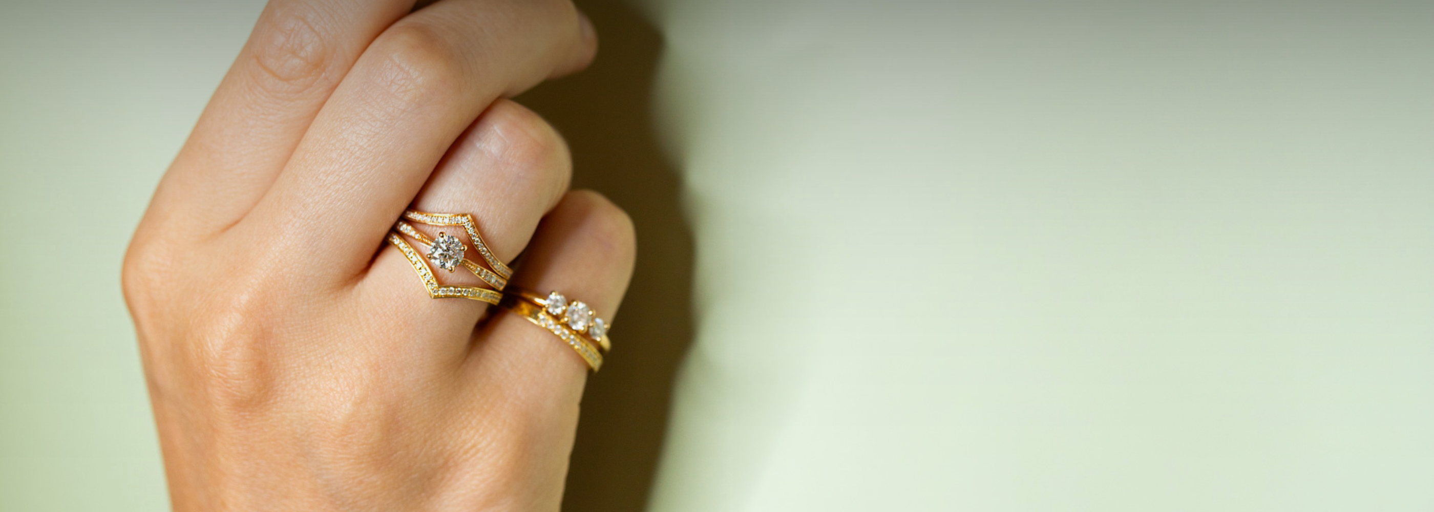Ventes privées bijoux réduction or Fairmined joaillerie artisanale Paris Lyon boutique colliers bracelets pendentifs bague pierre anneaux alliances mariage texture recyclé
