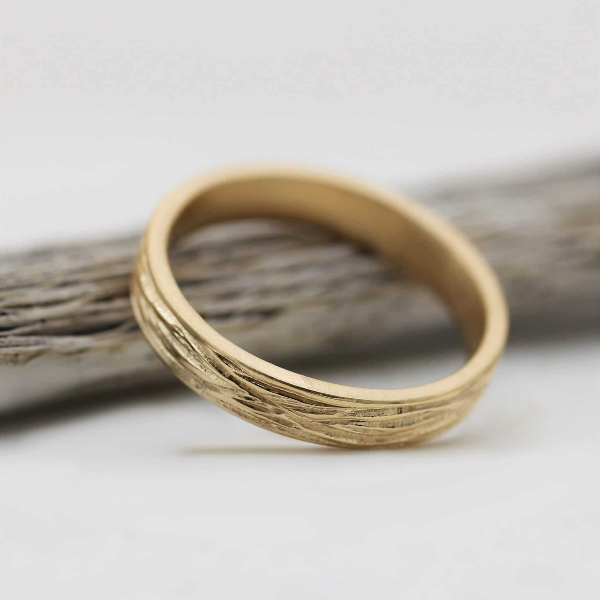 Alliance Amandier - ruban 3 mm réalisée en or jaune 18 carats Fairmined à Paris