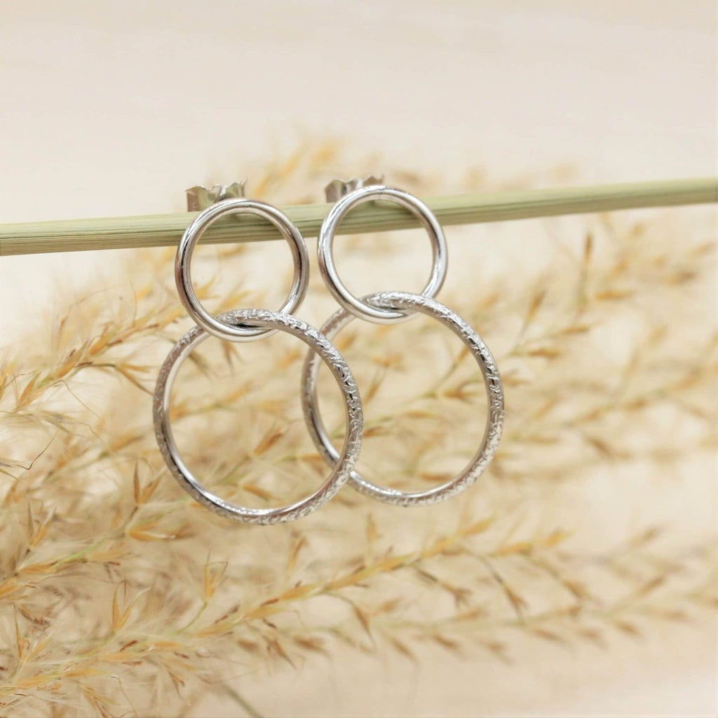 Boucles d'oreille Cercle duo Rosa façonnées en or blanc 18 carats Fairmined à Paris