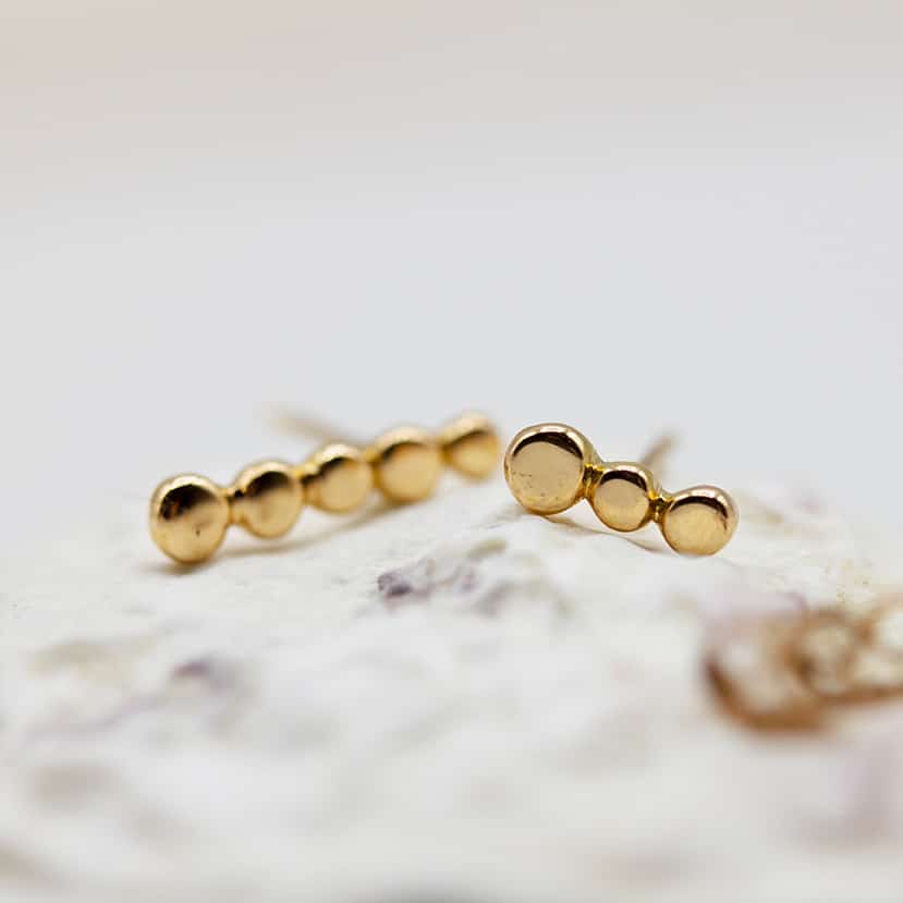 Boucles d'oreille Pépites Asymétriques façonnées en or rose-champagne 18 carats Fairmined à Paris