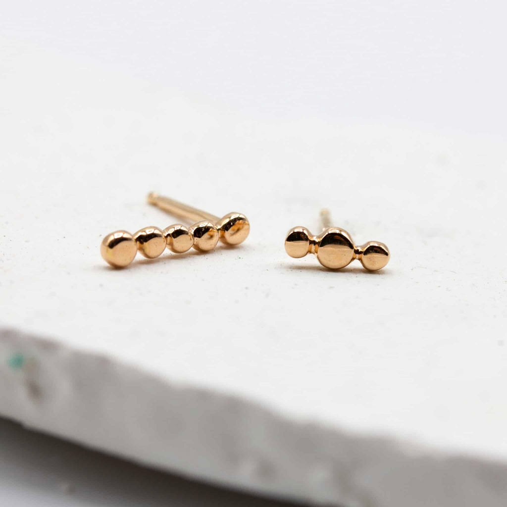 Boucles d'oreille Pépites Asymétriques réalisées en or rouge 18 carats Fairmined à Paris