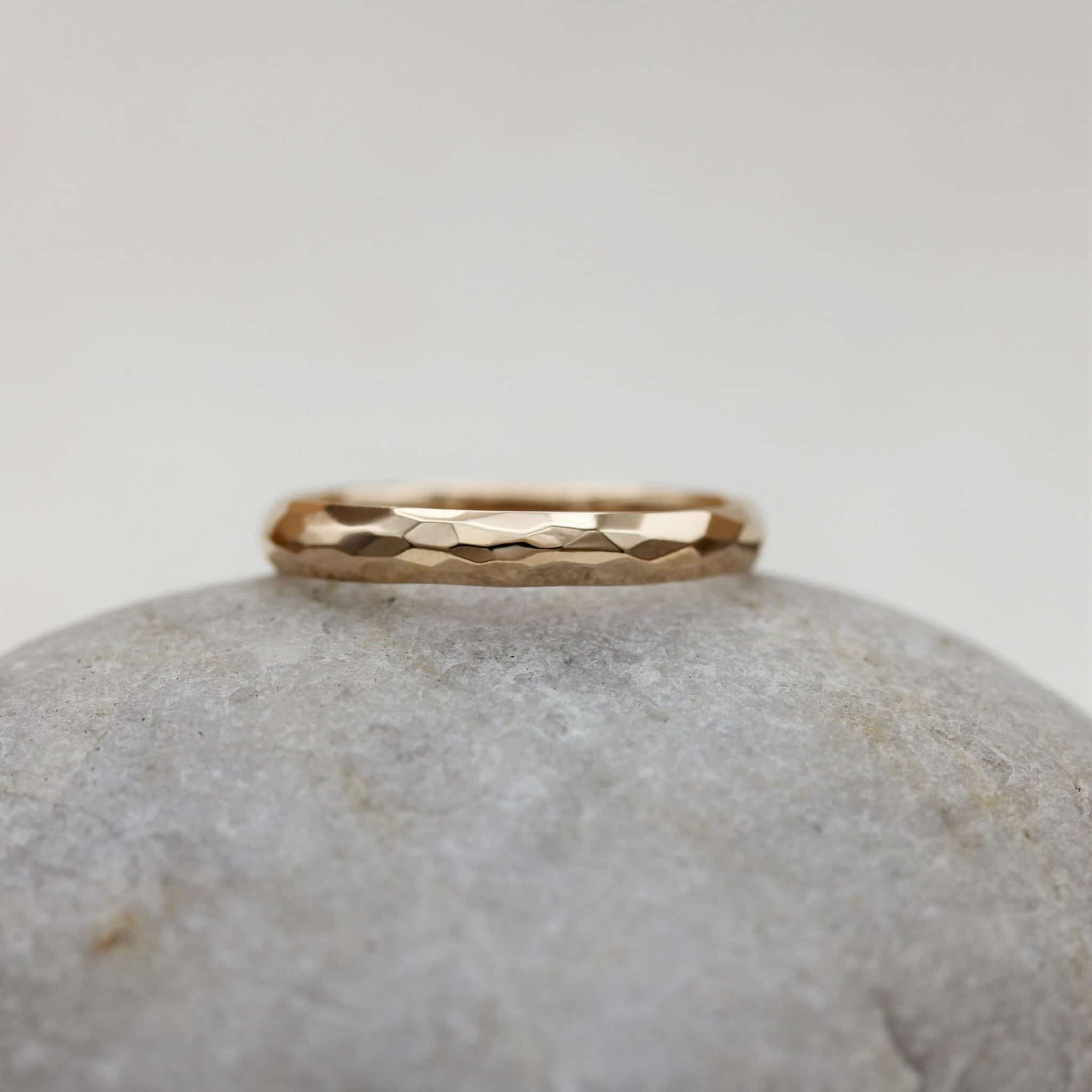 Alliance Isilde - bombée 4 mm façonnée en or rose-champagne 18 carats Fairmined à Paris