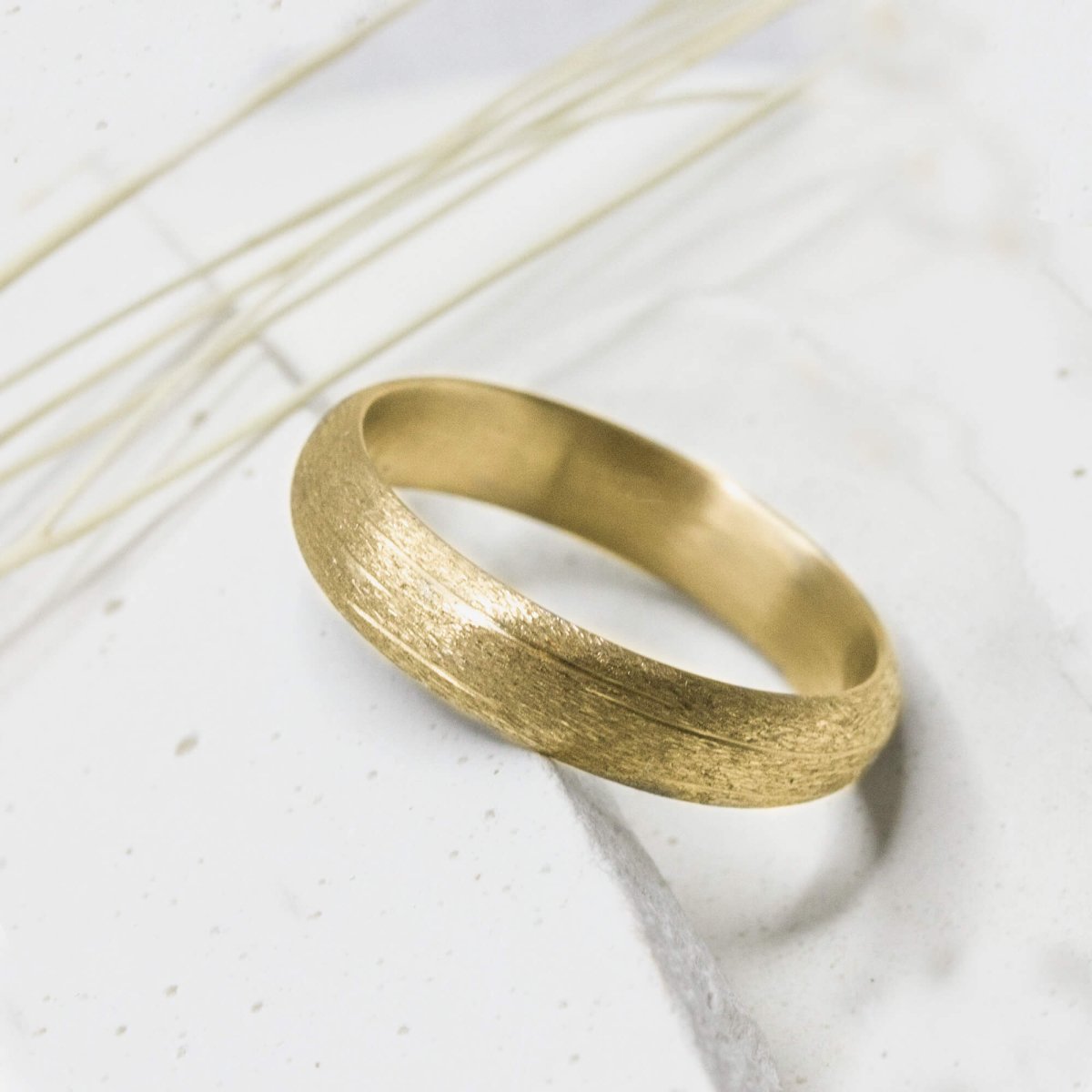 Alliance en or jaune 18 carats Fairmined.