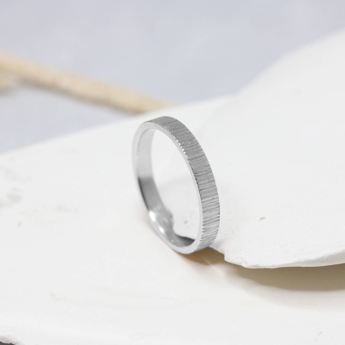 Alliance de mariage en or pour homme. Joaillerie éthique et artisanale à Paris.