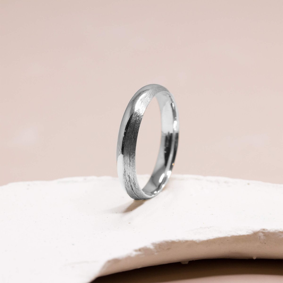 Alliance originale en or blanc 18 carats Fairmined.