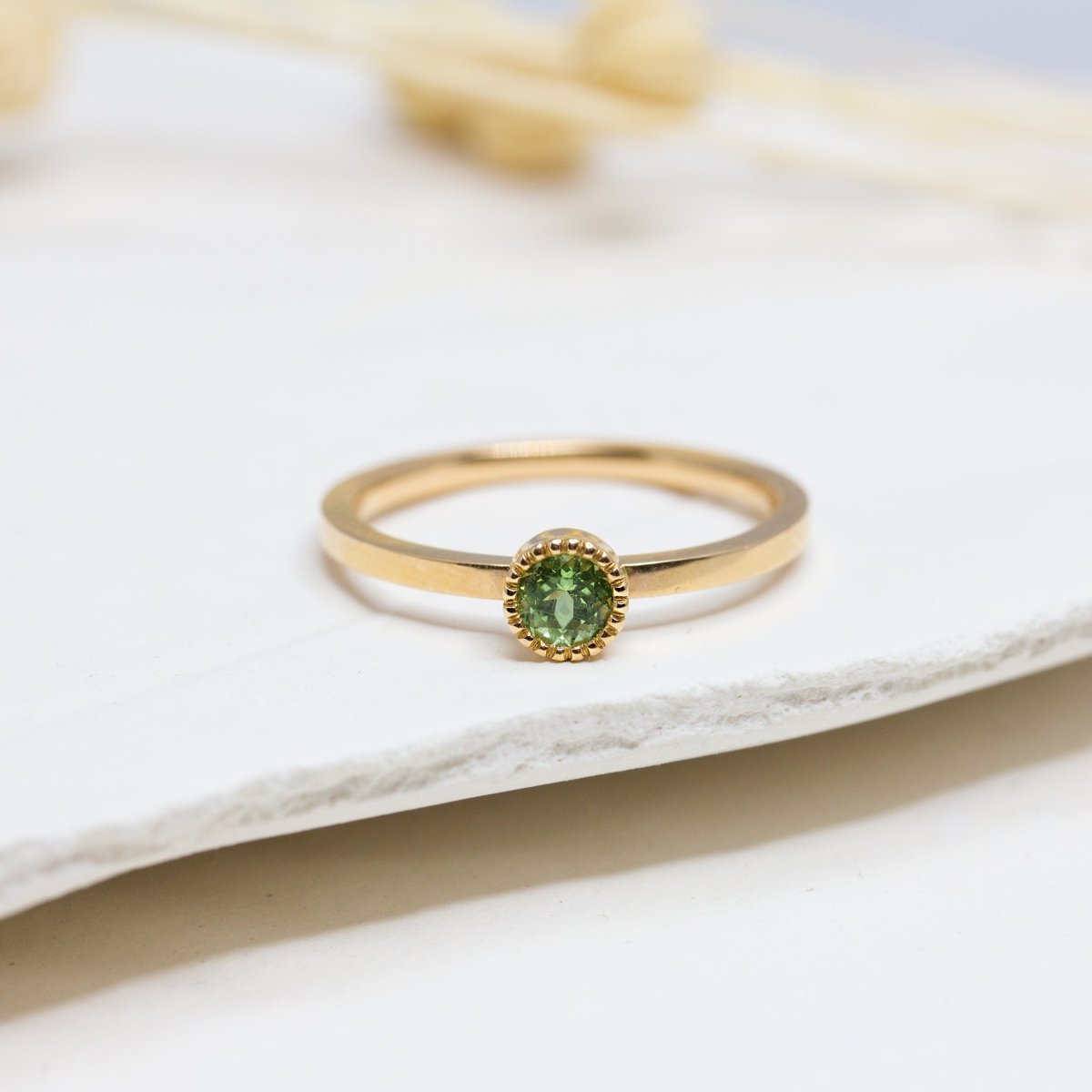Bague fiançailles or rouge grenat tsavorite éthique Fairmined Paris Madeleine
