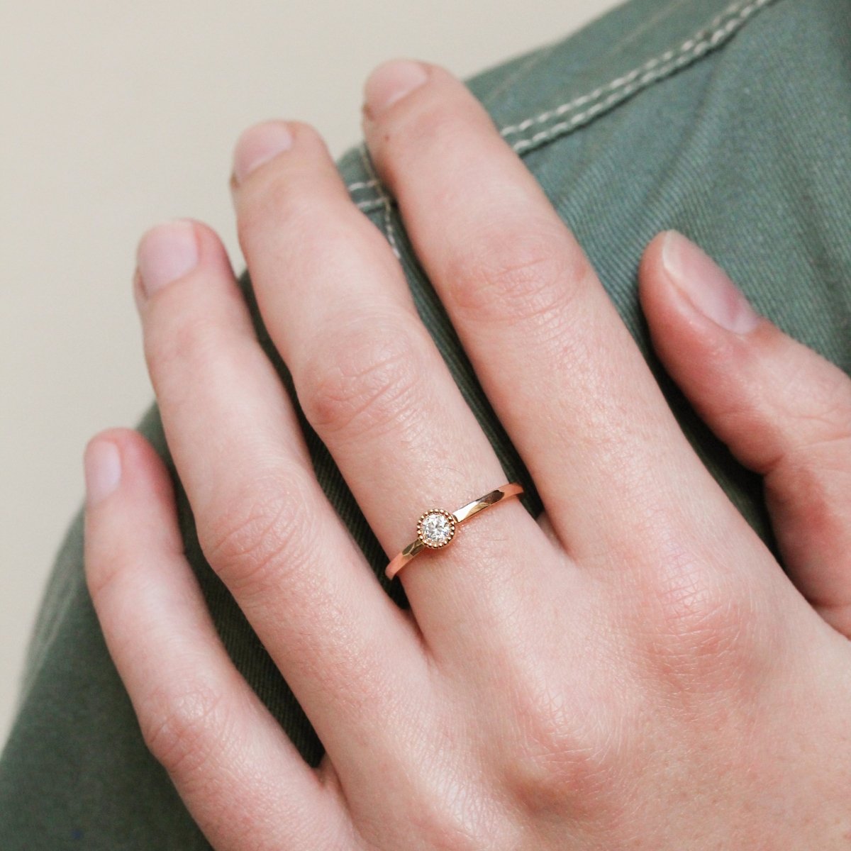 Bague de fiançailles éco-responsable en or Fairmined 18 carats. Made in Paris;