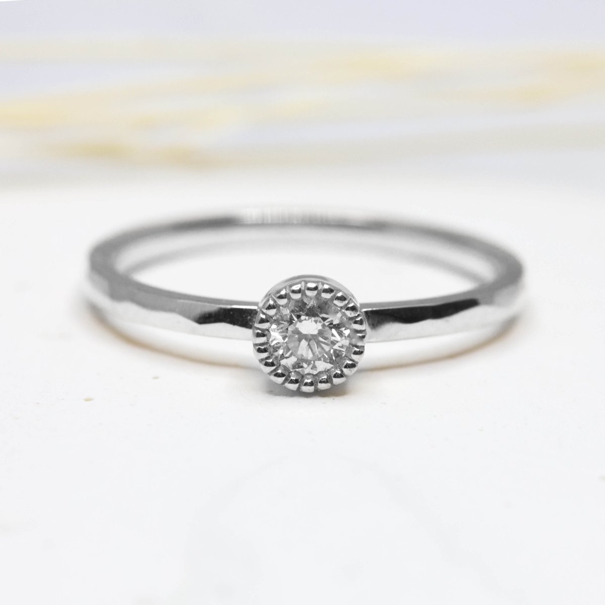 Bague de fiançailles Madeleine en or blanc 18 carats Fairmined.