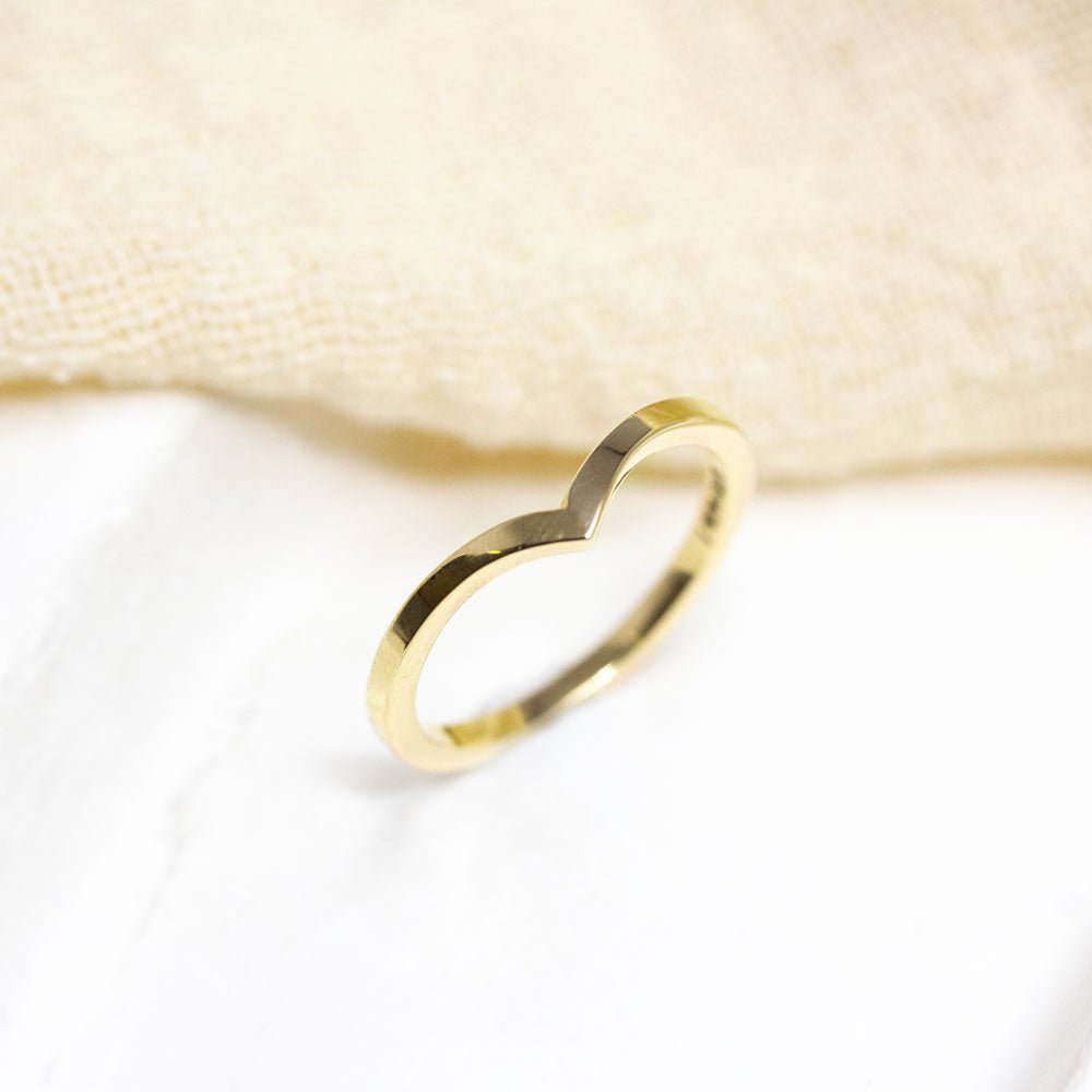 Bague en or jaune éthique, joaillerie éco-responsable.