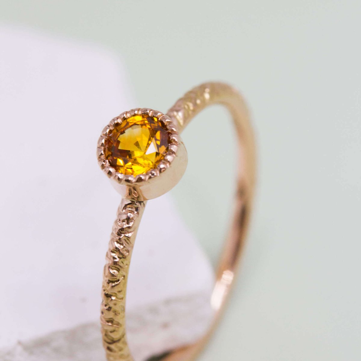 Bague originale or rouge saphir orange joaillerie éthique