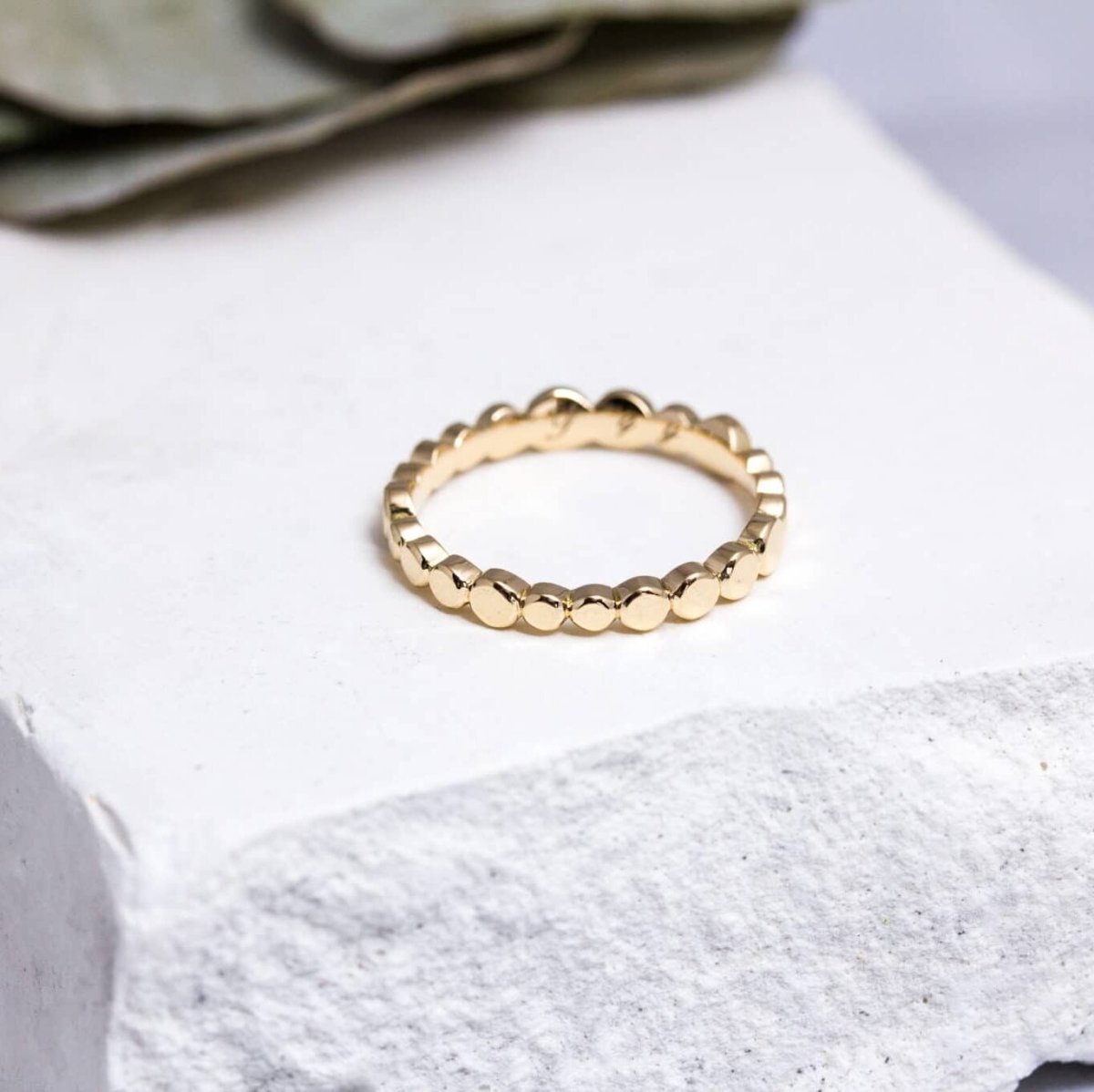 Bague Pépite pour femme, modèle d'anneau en petits ronds façonné en or rose-champagne 18 carats Fairmined à Paris