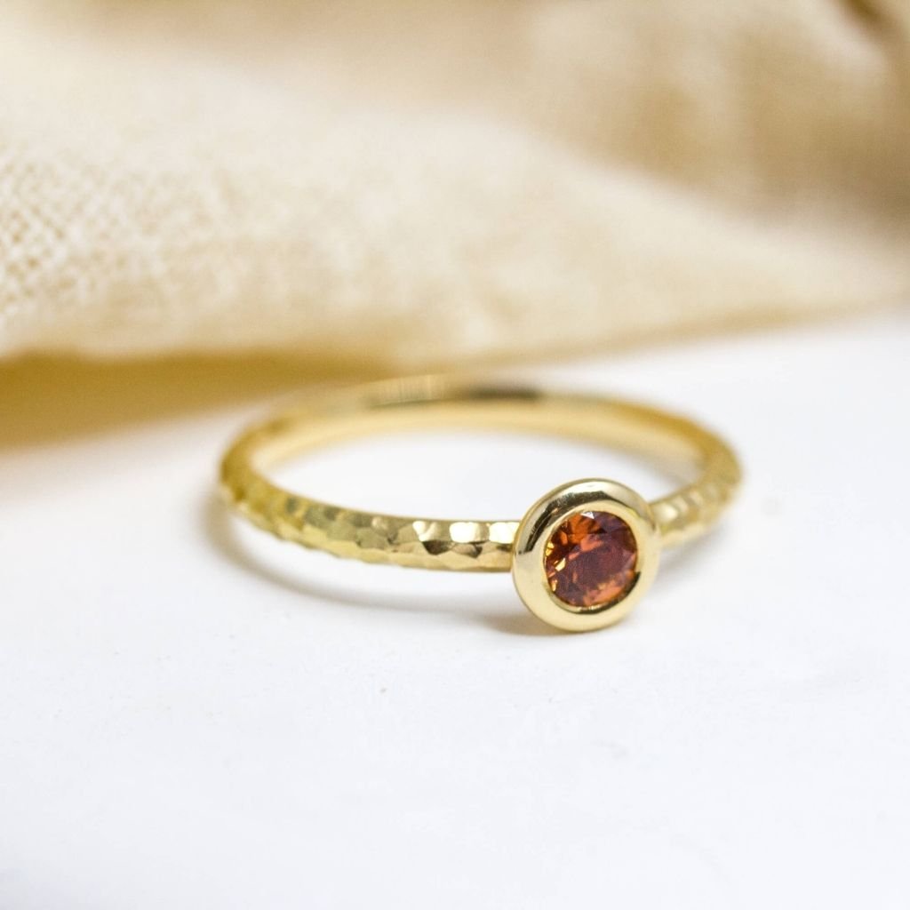 Bague avec saphir orange, artisanat parisien.