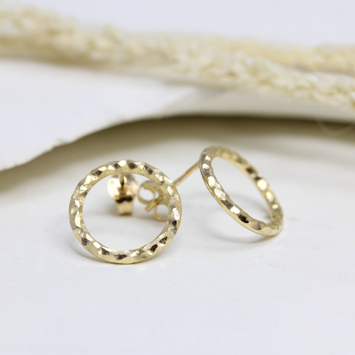 Boucles d'oreille Cercle Sarita réalisées en or jaune 18 carats Fairmined à Paris