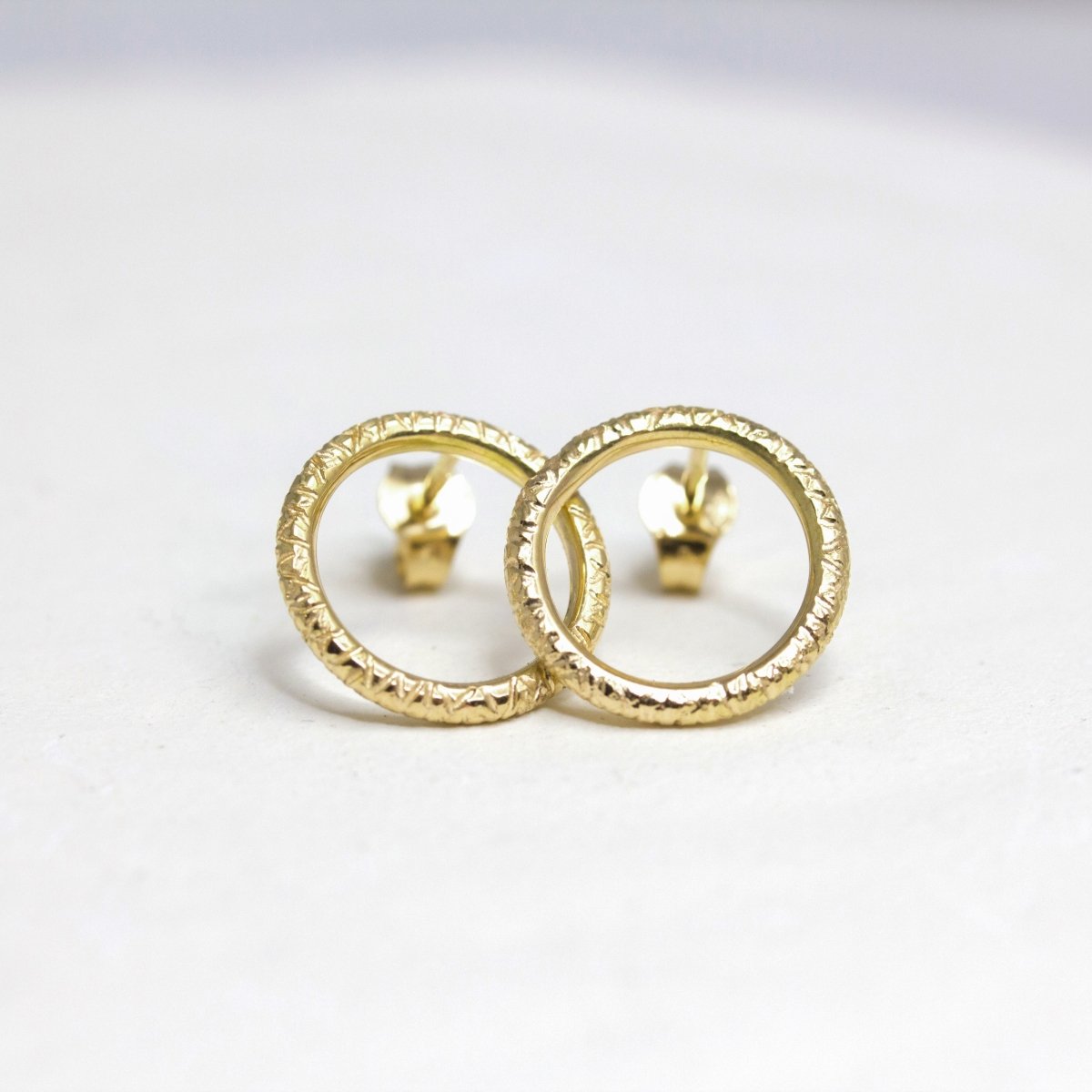 Boucles d'oreille Cercle Rosa réalisées en or jaune 18 carats Fairmined à Paris