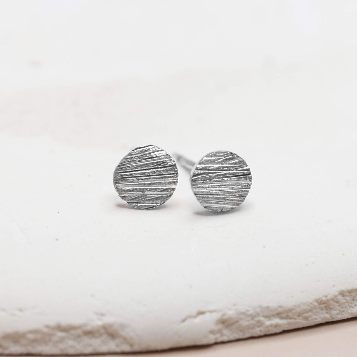 Boucles d'oreilles en or blanc 18 carats Fairmined. Joaillerie éthique française