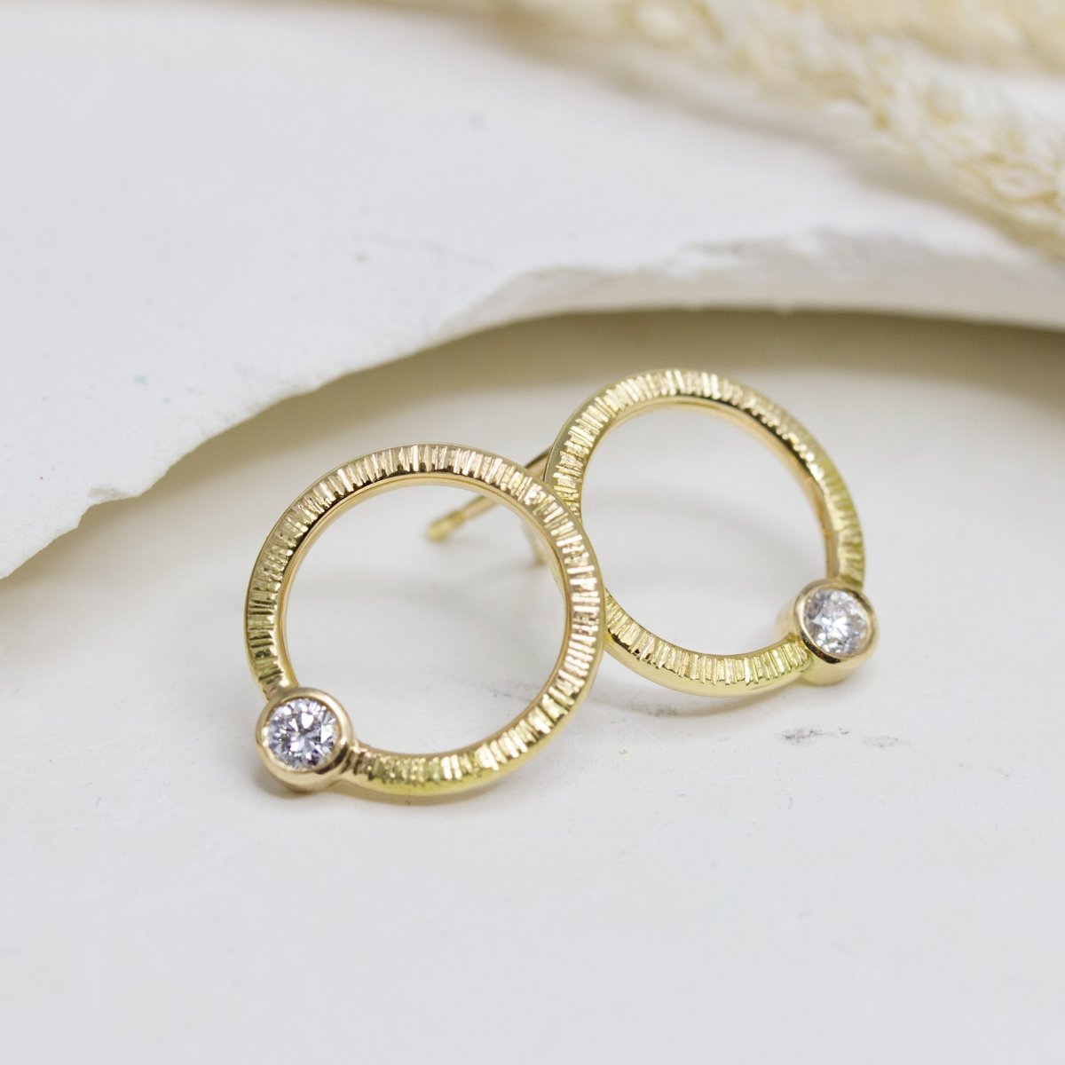 Boucles d'oreille diamants or jaune éthique et équitable Fairmined, fabriquées à Paris