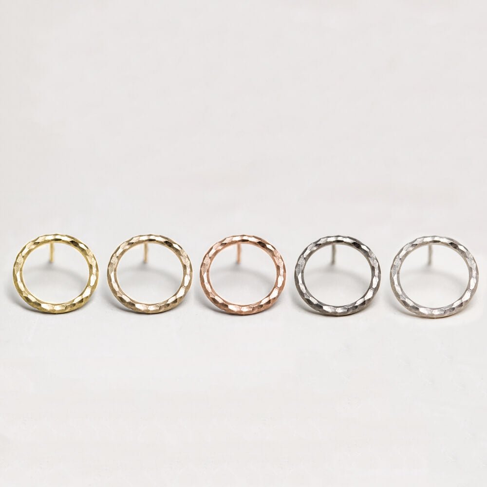 Boucles d'oreille en or éthique 18 carats Fairmined. Joaillerie artisanale et française