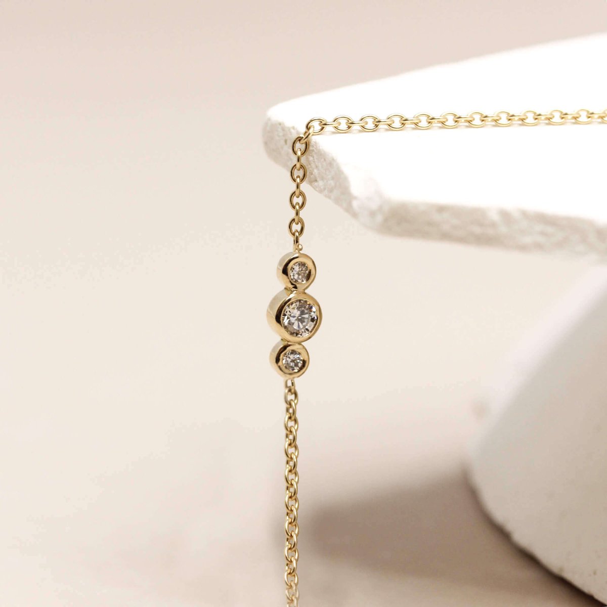 Bracelet or et diamants éthique et éco-responsable Paris et Lyon.