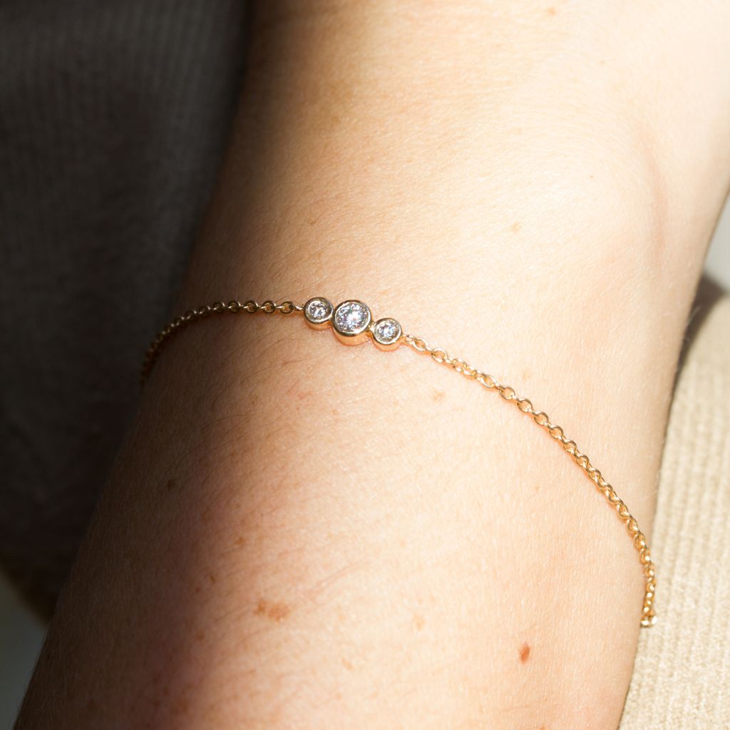 Bracelet en or éthique et diamant de synthèse original. Joaillerie artisanale.