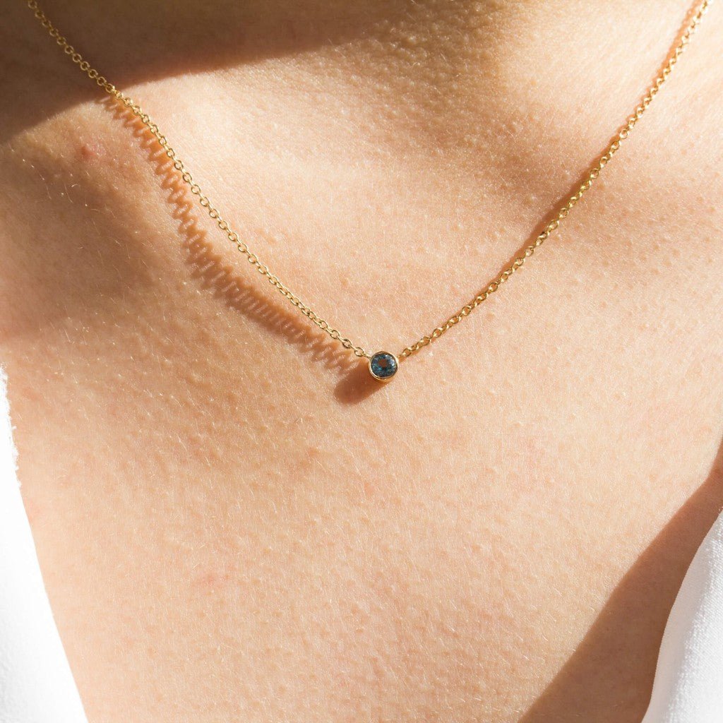 Collier Solférine en or rose 18 carats Fairmined orné d'une aigue-marine bleue.