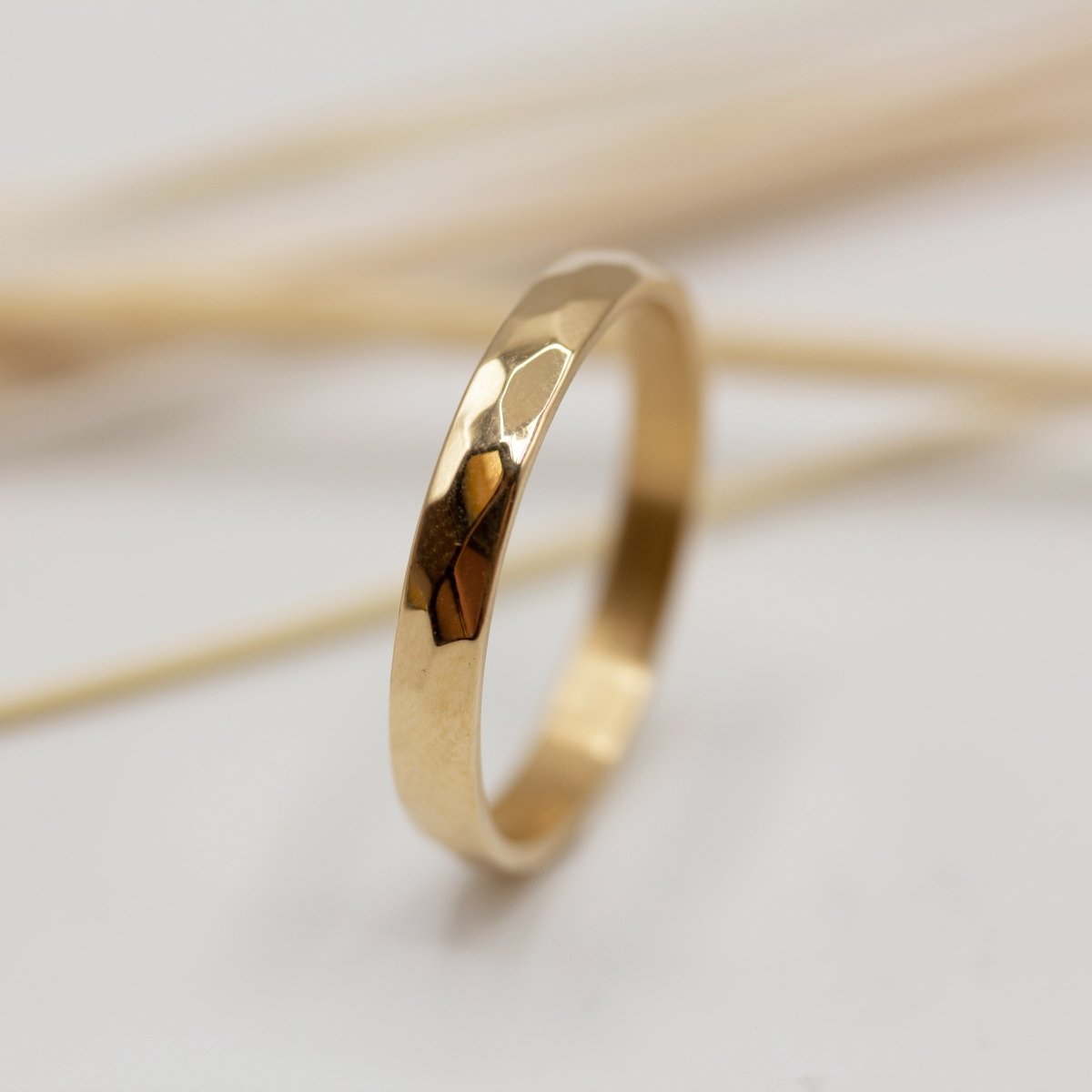 Alliance Isilde - ruban 3 mm réalisée en or rose champagne 18 carats Fairmined à Paris