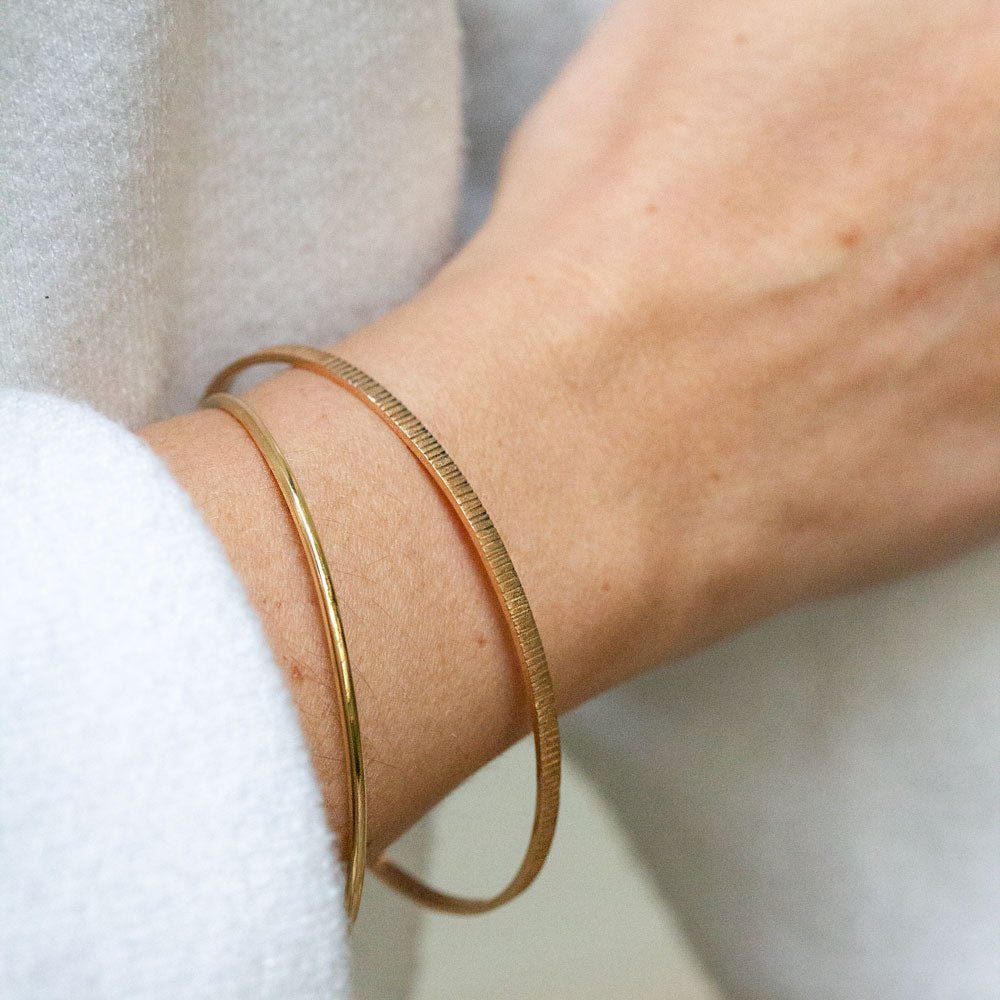 Jonc en or éthique Fairmined. Joaillerie artisanale française