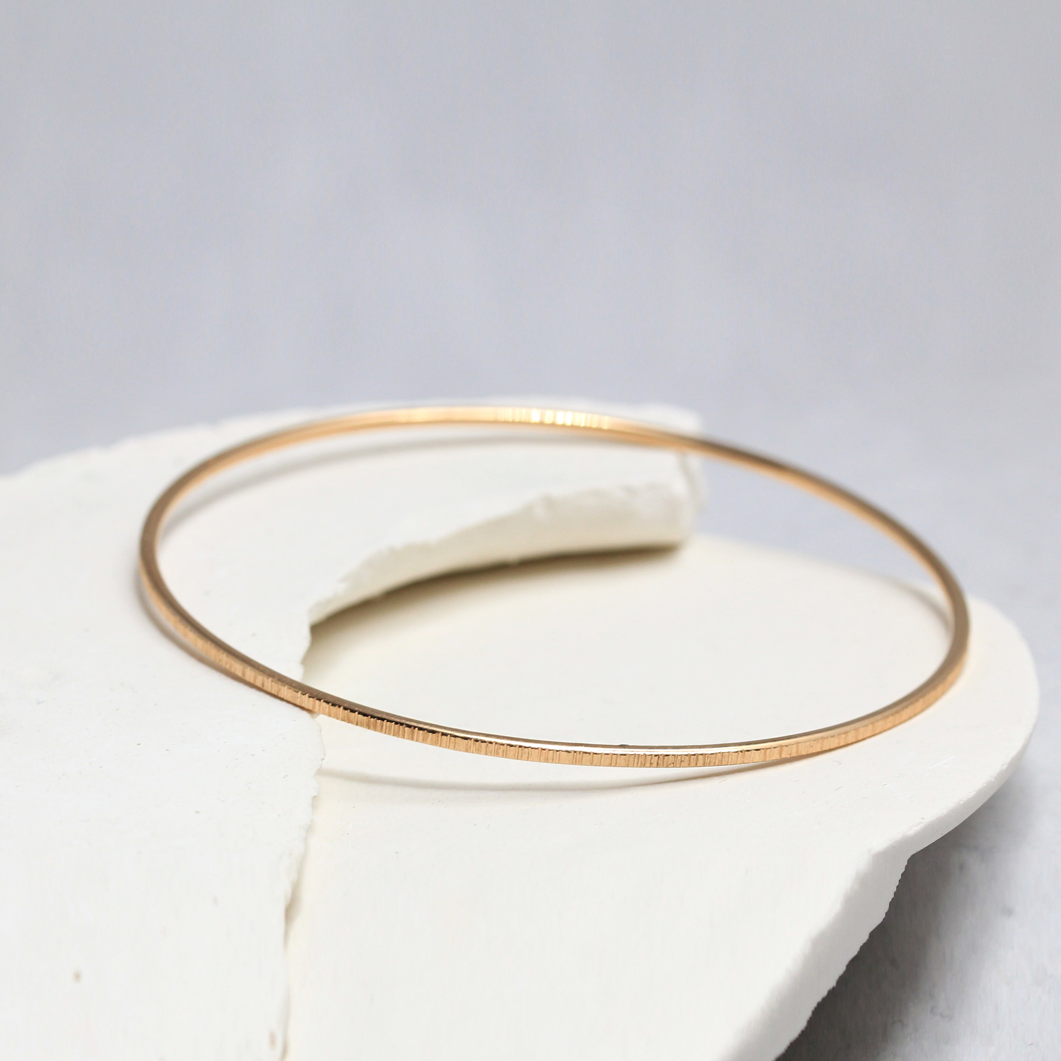 Jonc Isandre réalisée en or rouge 18 carats Fairmined à Paris