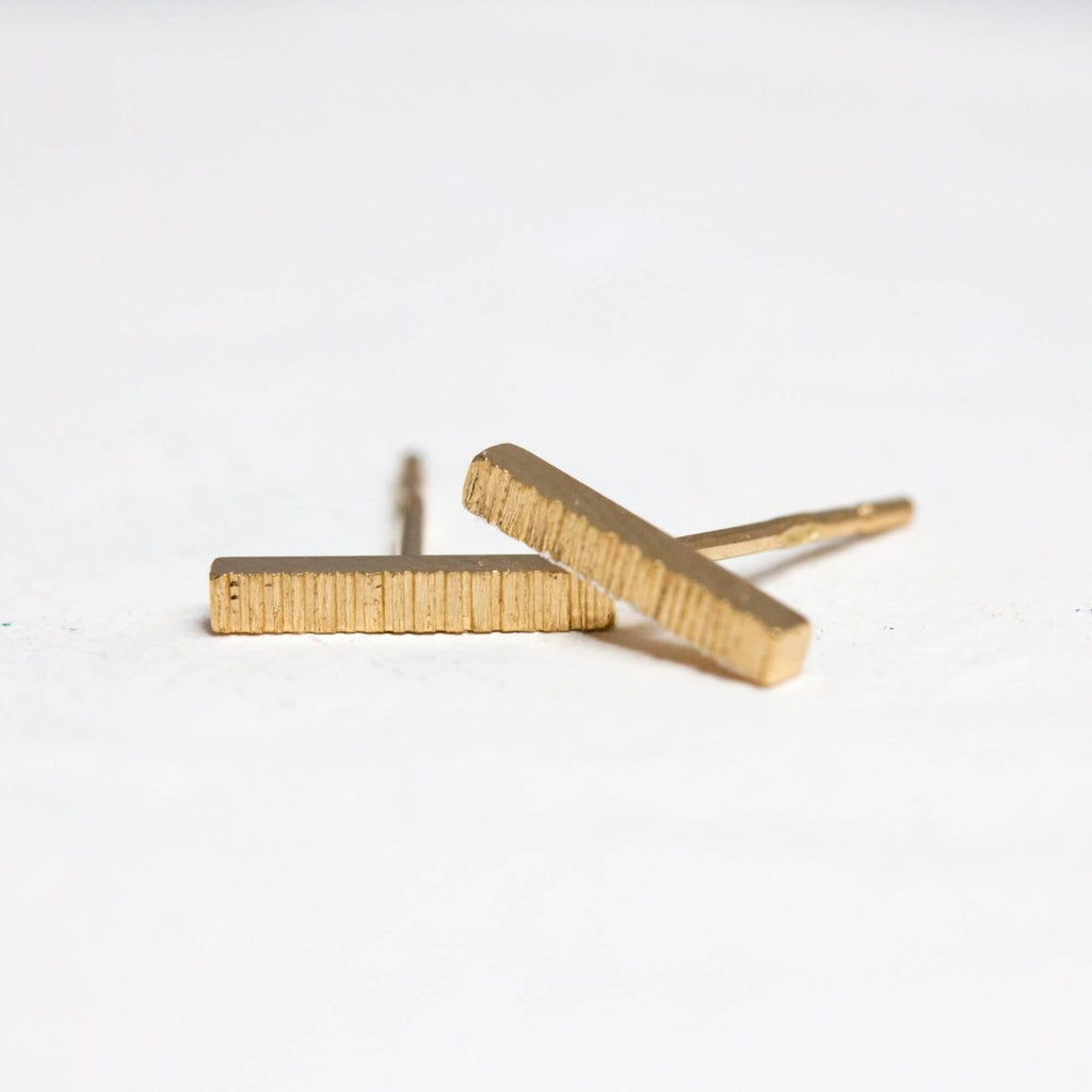 Piercing d'oreille en or 18 carats Fairmined, fabriqué à Paris dans notre atelier de joaillerie