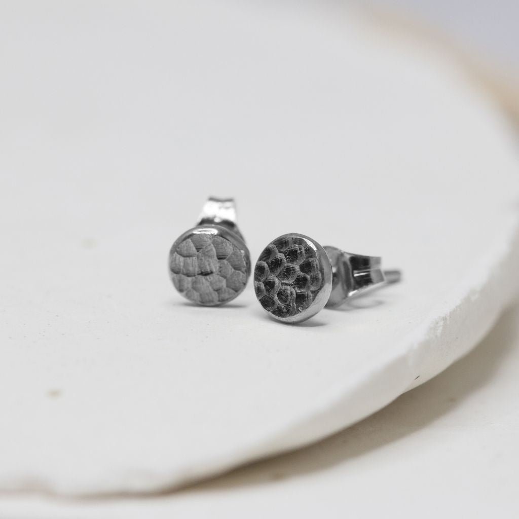 Puces d'oreille en or gris palladié éthique Fairmined 18 carats made in Paris