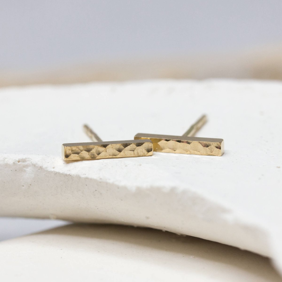 Puces d'oreille en or rose-champagne 18 carats Fairmined. Fabrication artisanale française et éco-responsable